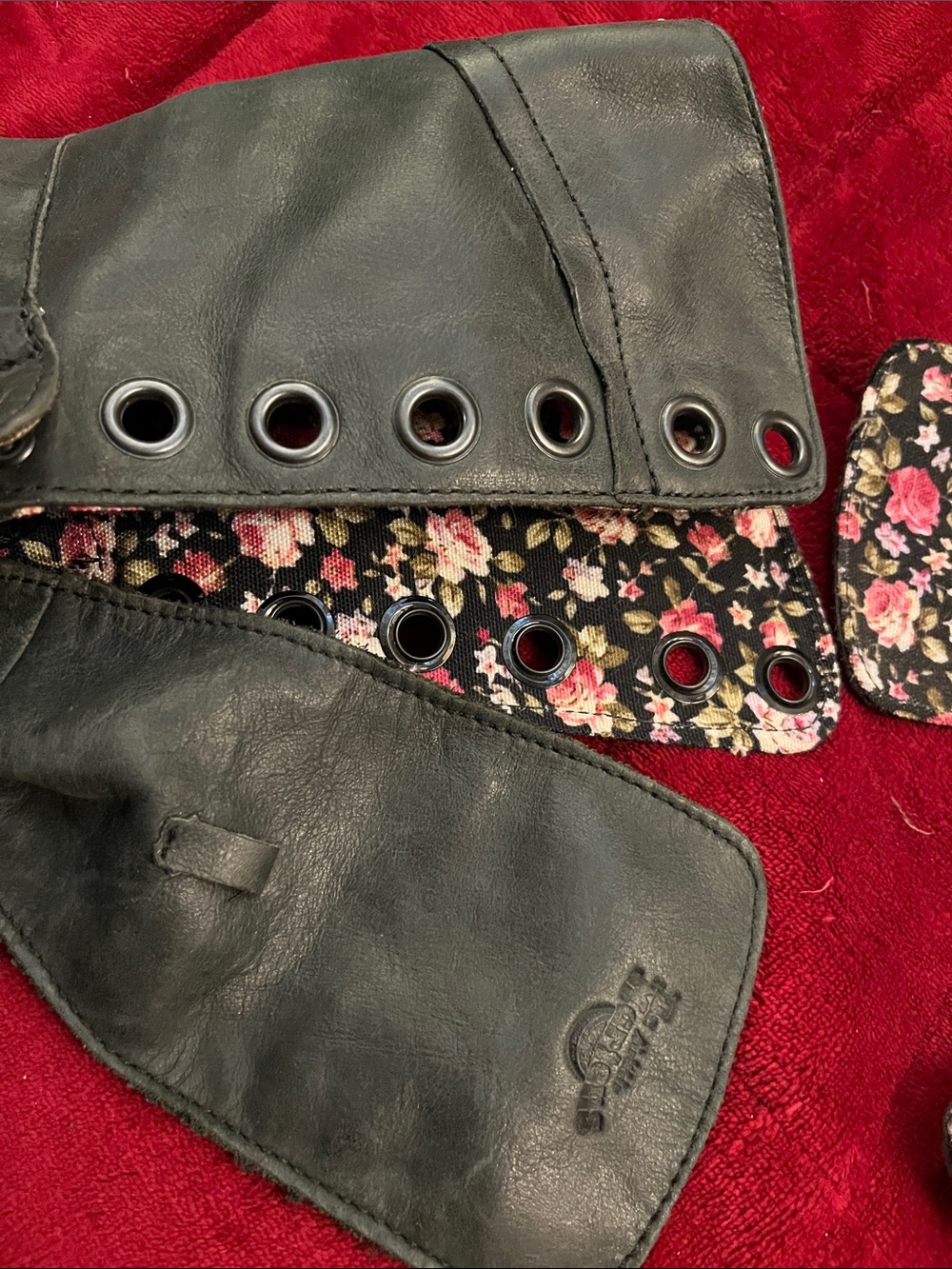 Black inter floral boots. Dr. Martens - Picture 2 of 9
